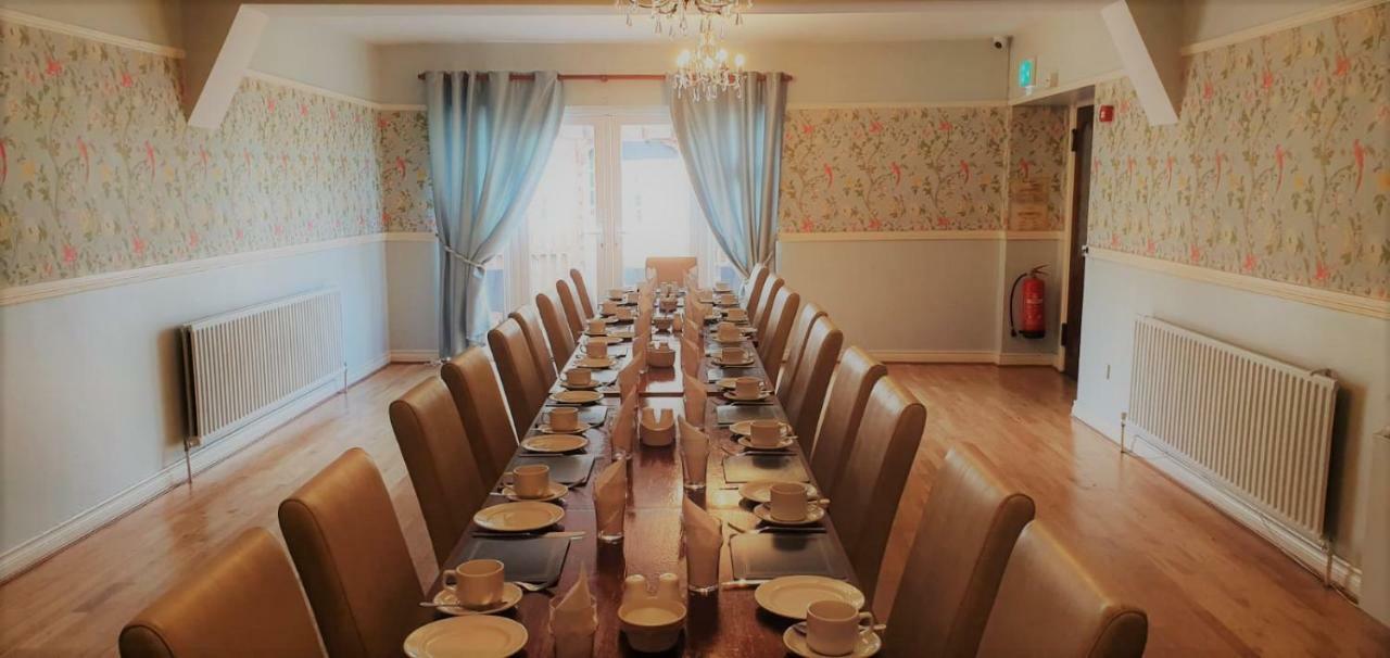 Danagher'S Hotel Cong Bagian luar foto
